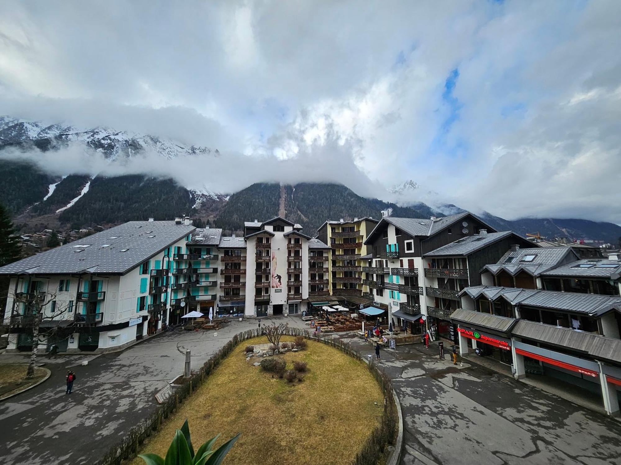 Cozy Chamonix Ski Studio With Mountain Views エクステリア 写真